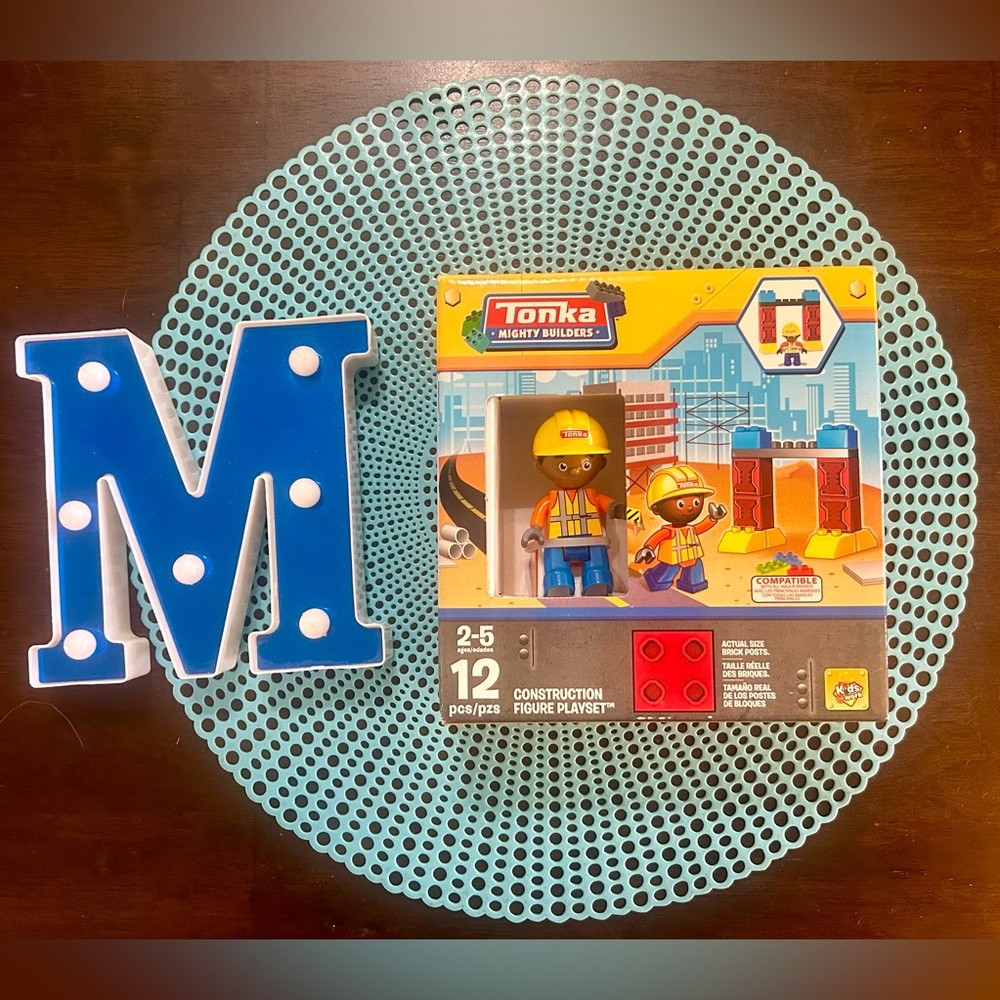 Tonka Mighty Builders 12 Piece Construction Figure Playset; Yellow and Brown